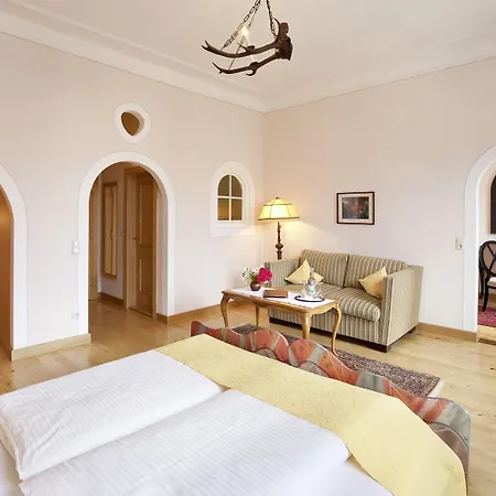 Hirsch Hotel 4*