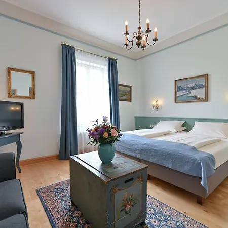 Hotel Hirsch 4*