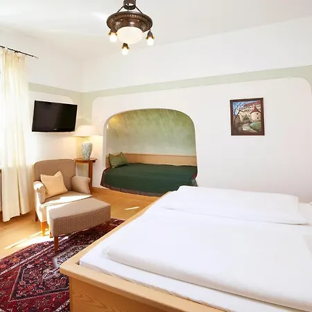 Hotel Hirsch 4*