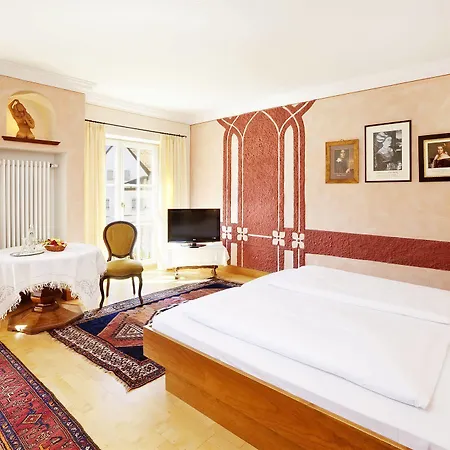 Hotel Hirsch 4*