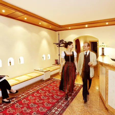 Hotel Hirsch 4*