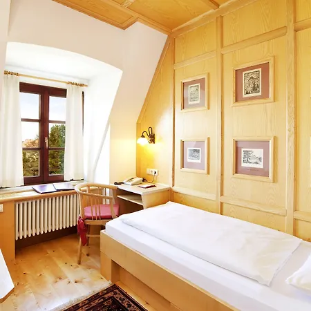 Hotel Hirsch 4*