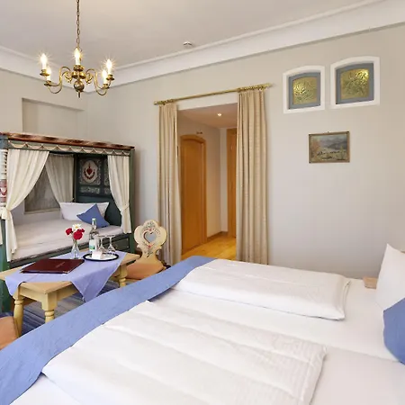 Hirsch Hotel