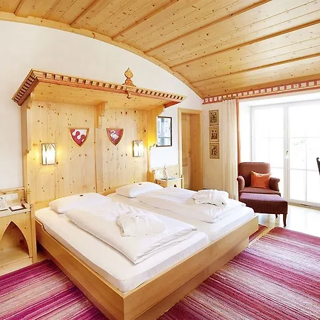Hirsch Hotel 4*